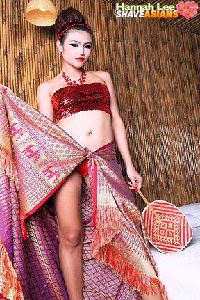 Beauty Hannah Lee posing non nude in traditional outfit