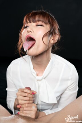 Office lady Mizuki on her knees giving handjob and taking cum in her mouth